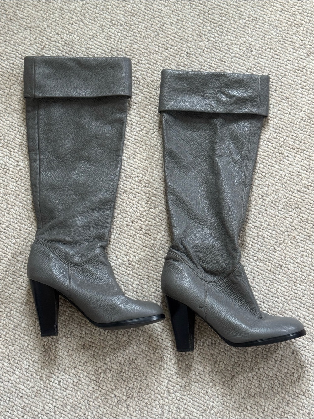 Colin Stuart Women’s Tall Gray Leather Pull on Knee-High Heeled Boots.